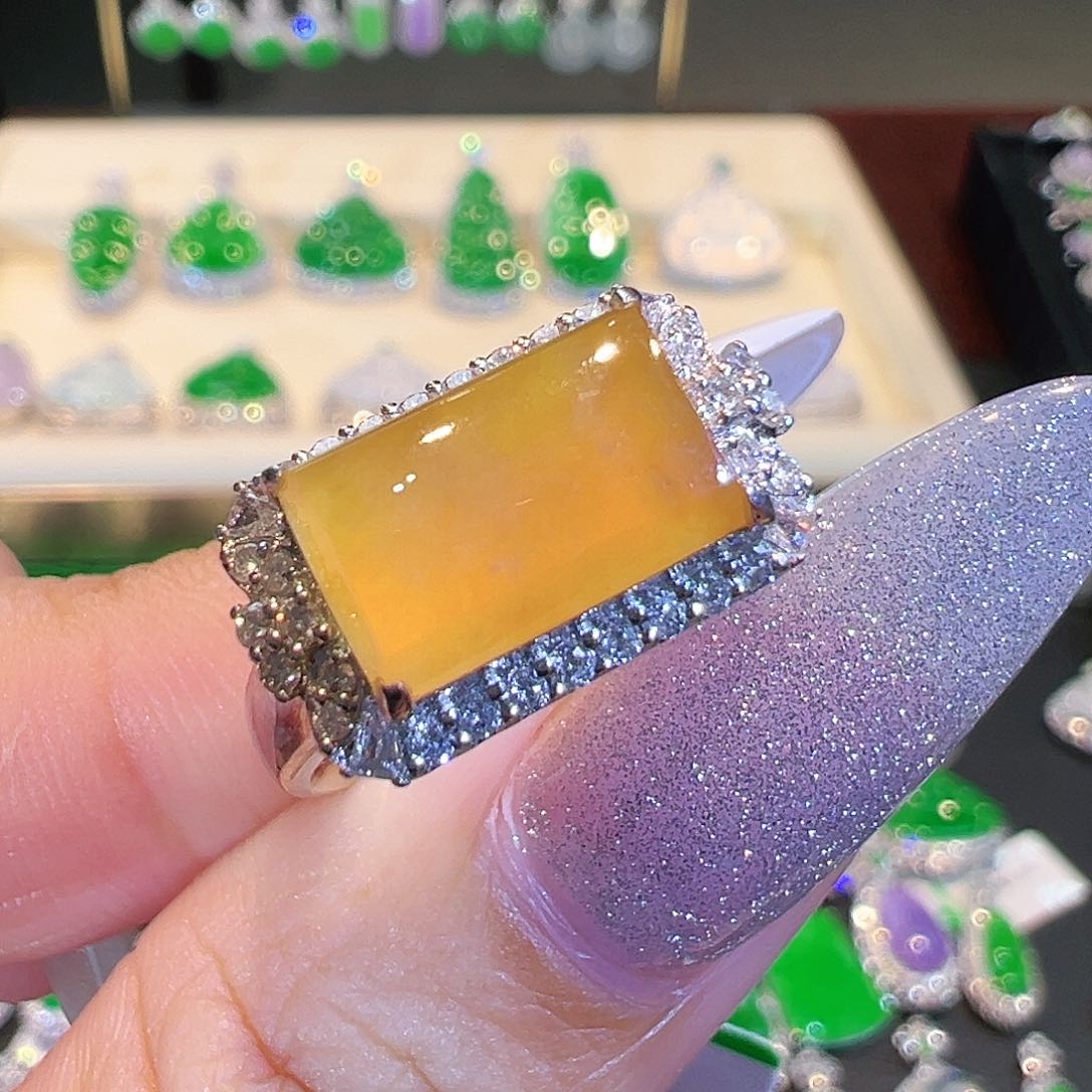 翡翠戒指18K金镶嵌翡翠