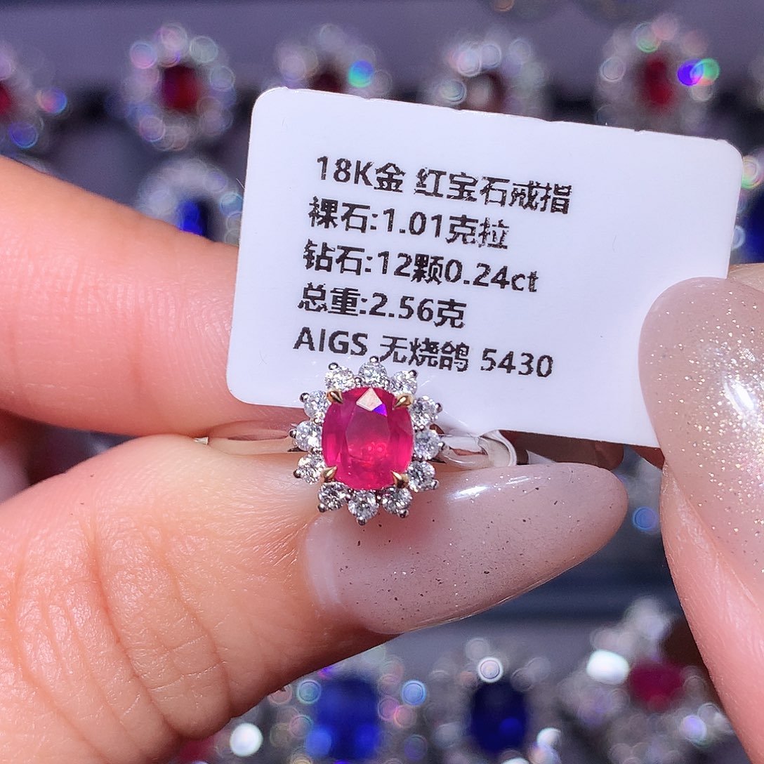18K金镶嵌红宝石戒指