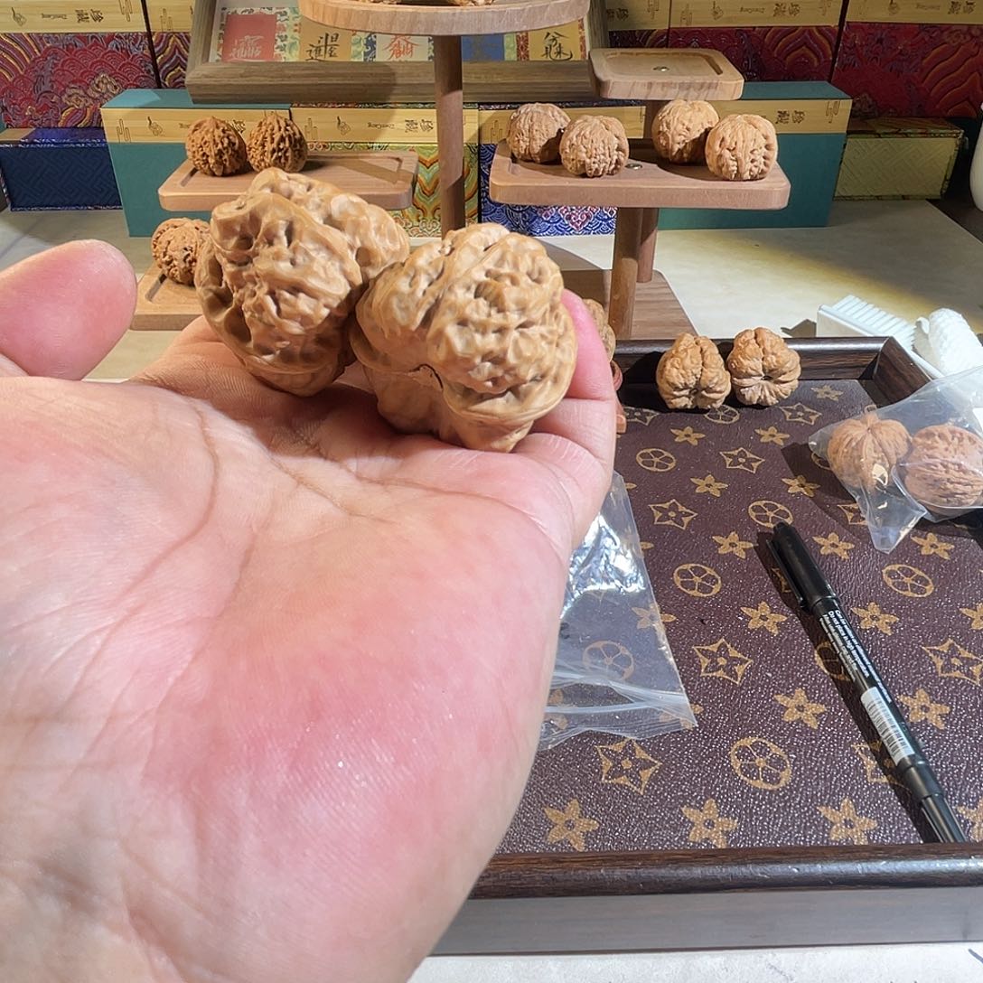 發***.文玩核桃把件伪全品娃