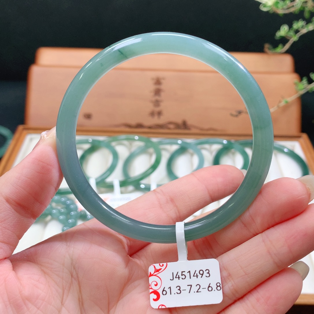 翡翠手镯未镶嵌天然