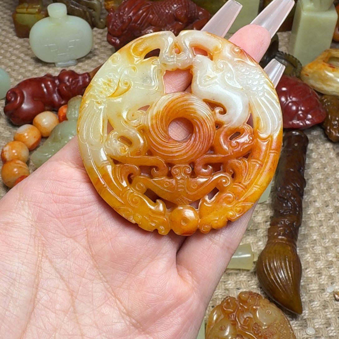 蛇纹石玉未镶嵌颈饰