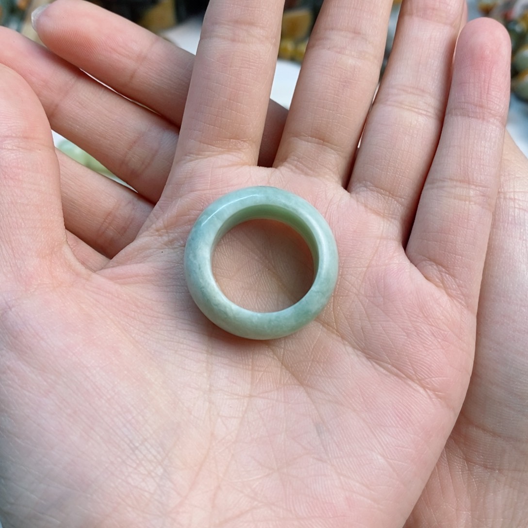 蛇纹石玉扳指未镶嵌