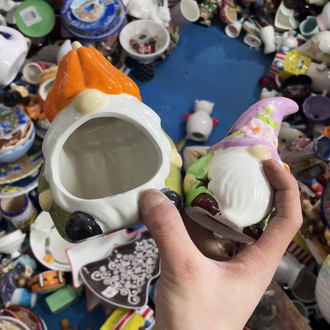 摆件  磕碰。封釉。        