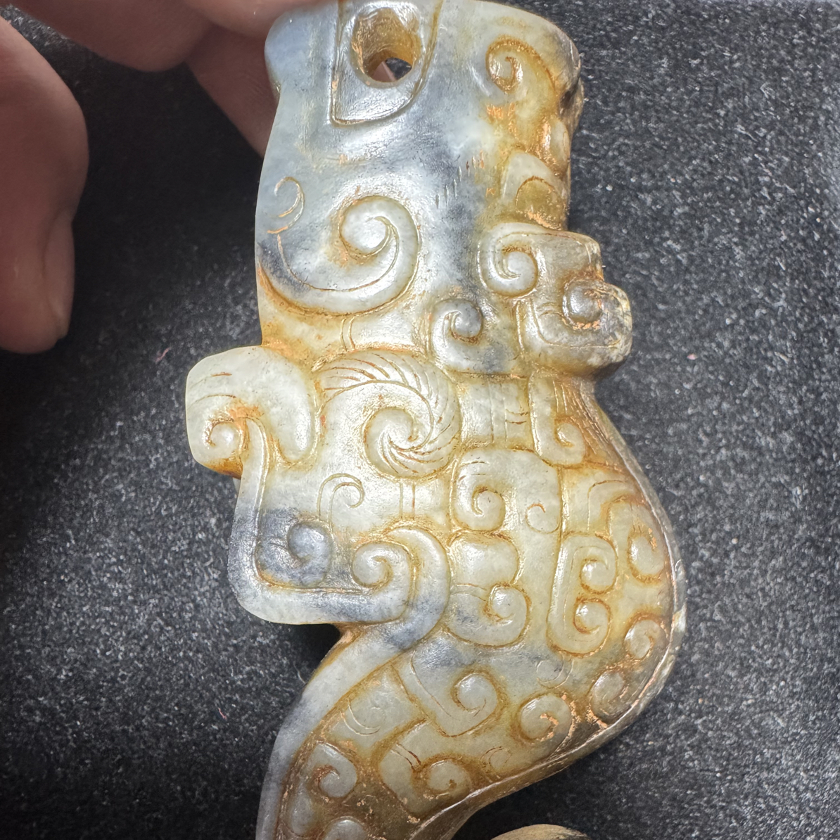 和田玉黑沁玉兽 