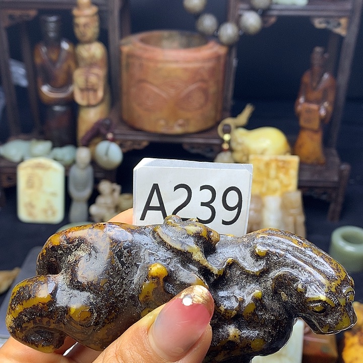 拾***楼和田玉未镶嵌颈饰