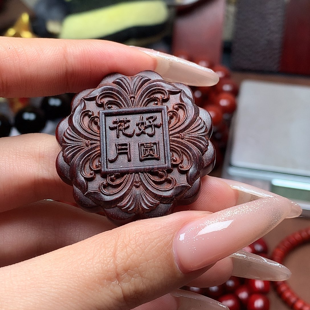 檀香紫檀（小叶紫檀）月饼
