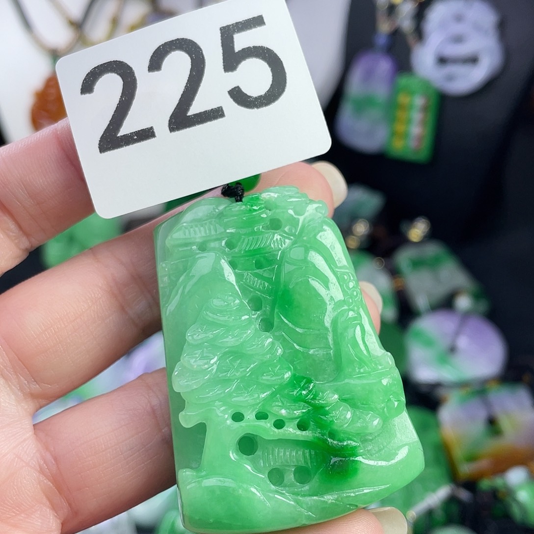 翡翠未镶嵌吊坠(赠链)