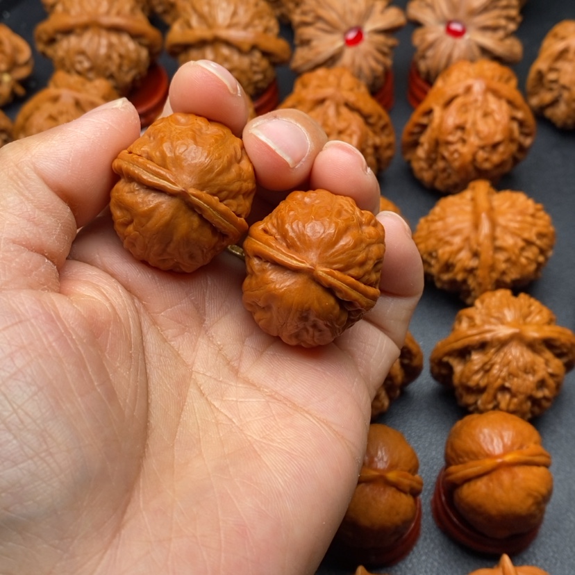 【闪购商品】文玩核桃把件蛇皮球