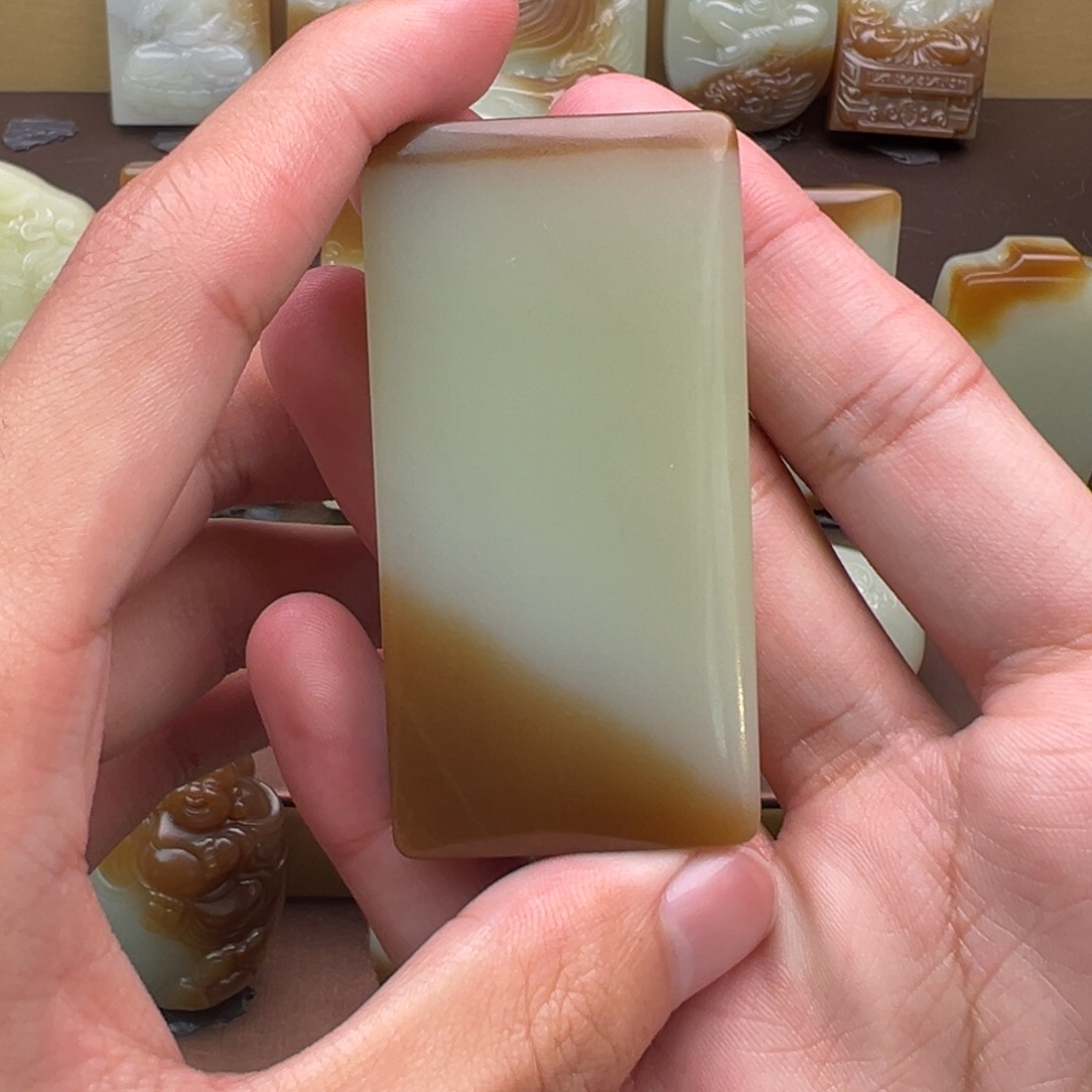 宝***疆和田玉（糖玉）未镶嵌颈饰