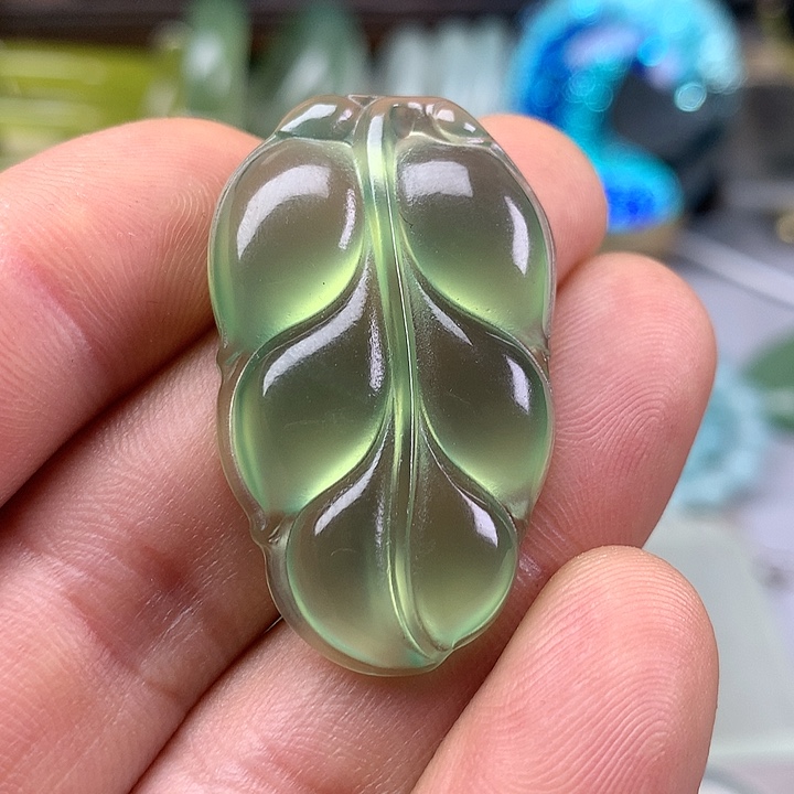 蛇纹石玉挂坠未镶嵌