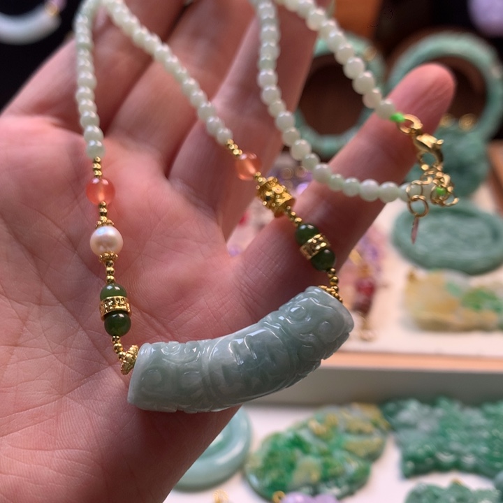 翡翠未镶嵌颈饰吊坠