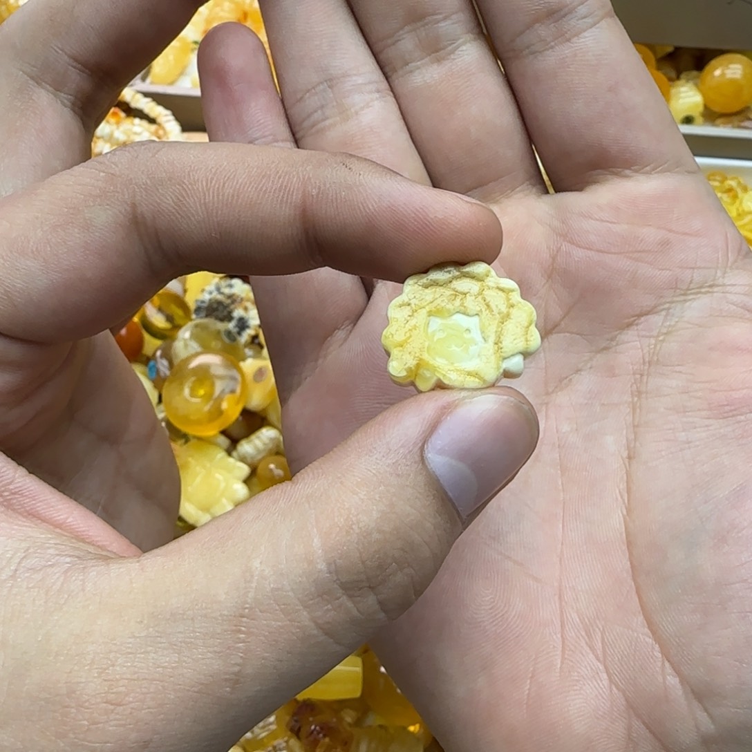 偷***•琥珀未镶嵌裸石蜜蜡小羊1.92g