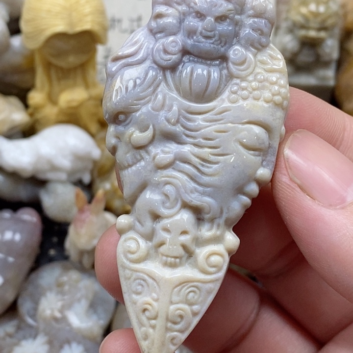 颈饰未镶嵌硅化珊瑚（珊瑚玉）