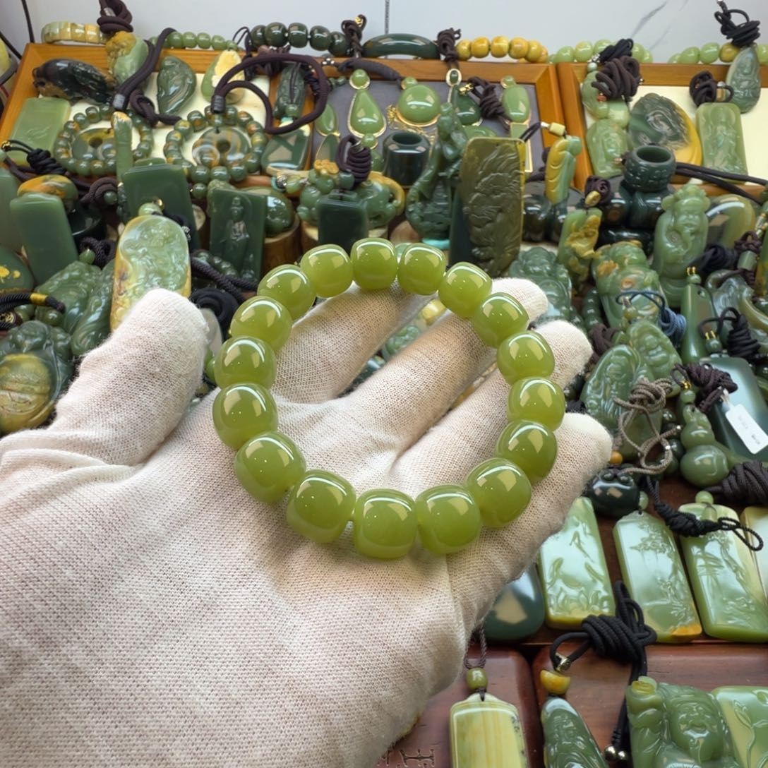 长***鹿岫岩老玉（透闪石质玉）未镶嵌手链