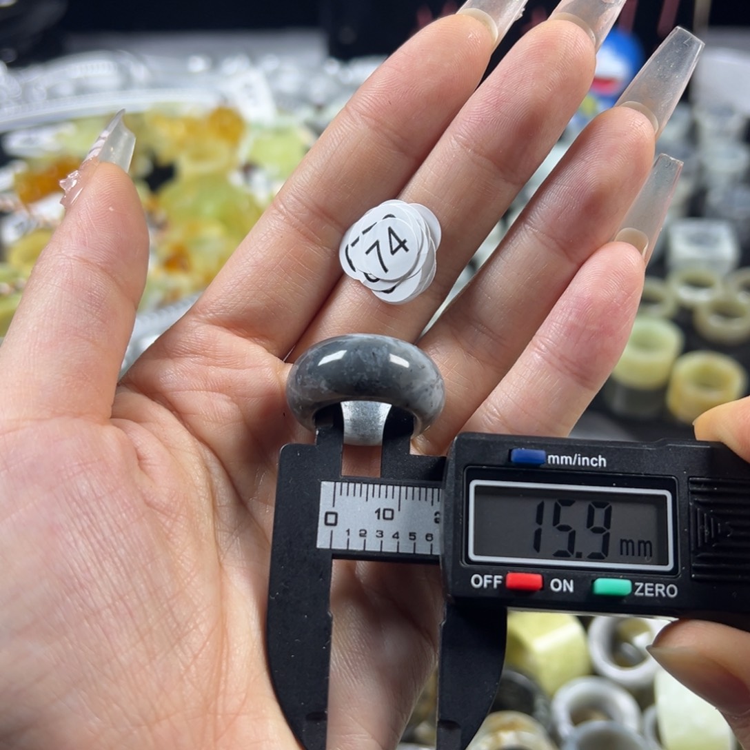 蛇纹石玉未镶嵌戒指