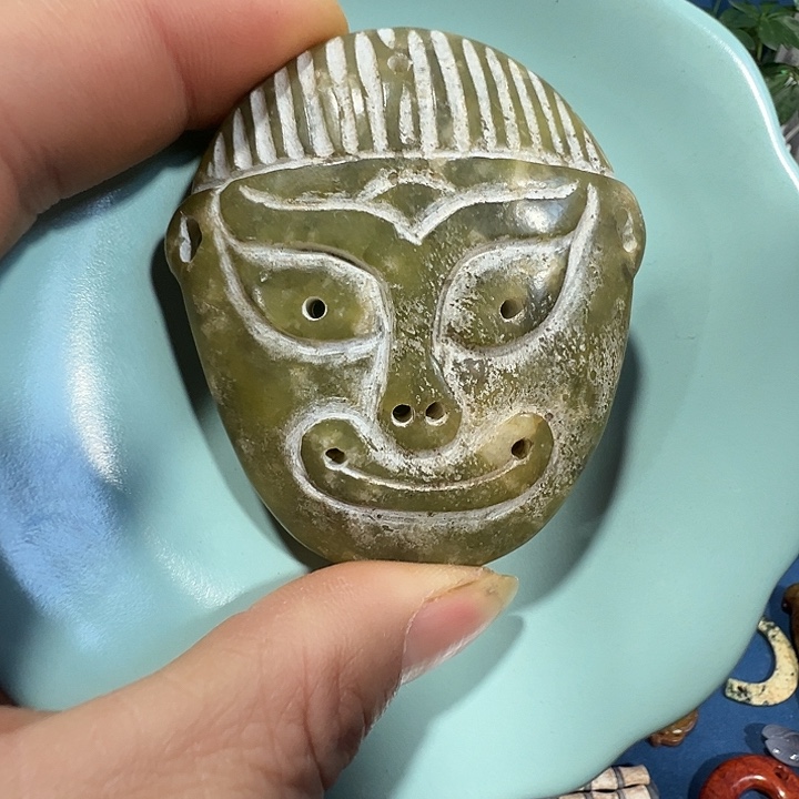 透闪石质玉未镶嵌挂件