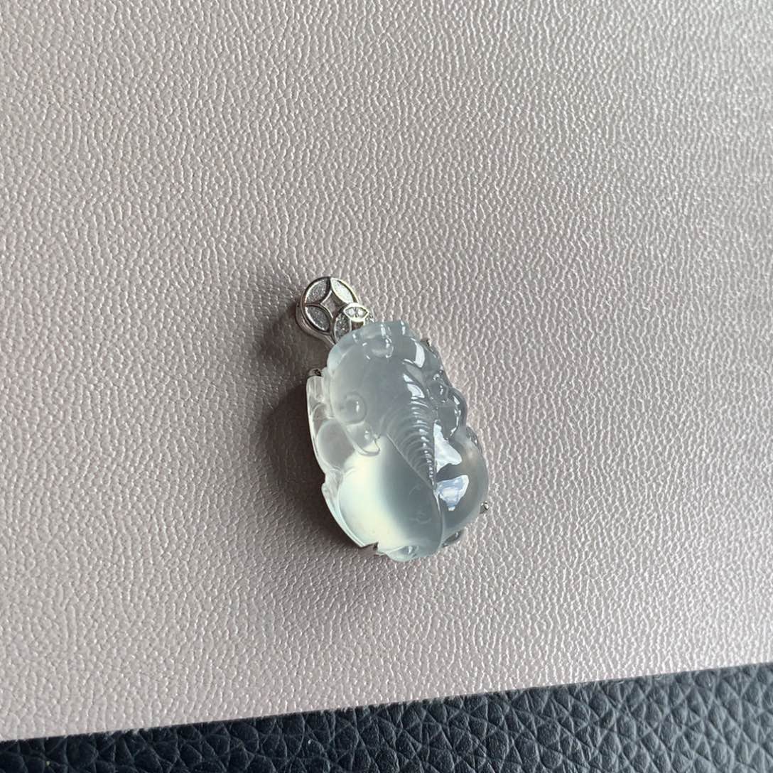 翡翠颈饰18K金镶嵌天然翡翠