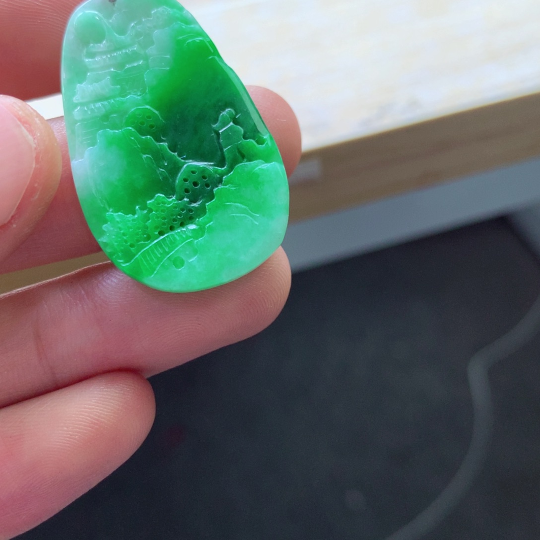 翡翠颈饰18K金镶嵌吊坠