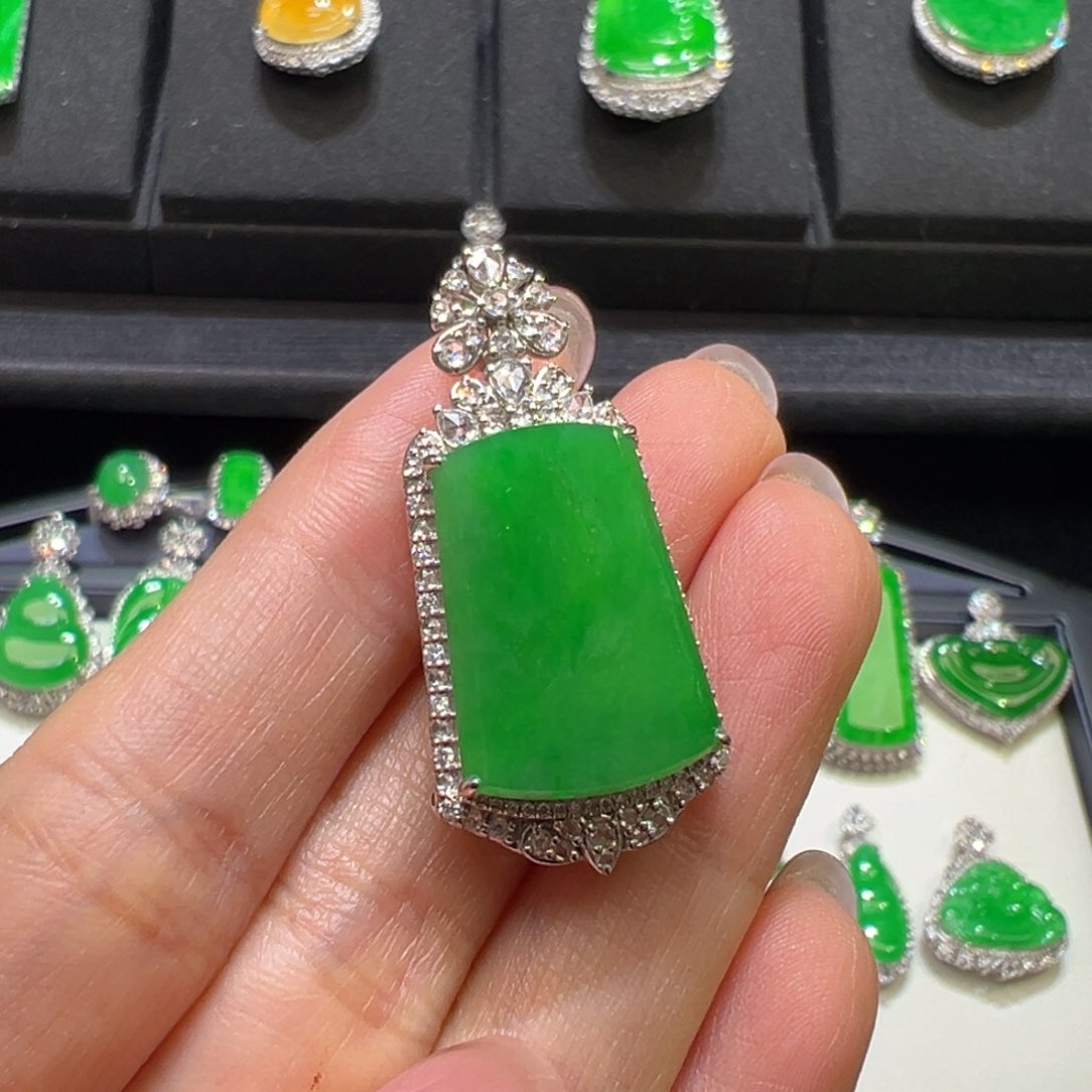 翡翠颈饰18K金镶嵌轻****-翡翠