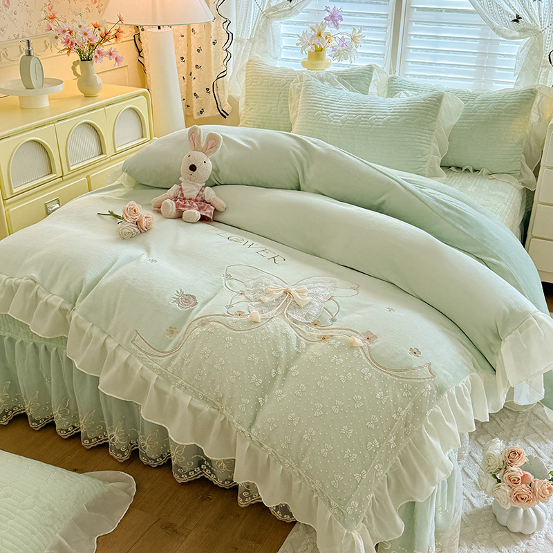2025年秋冬季新款蕾丝花边夹棉床盖款牛奶绒四件套加厚加绒被套床