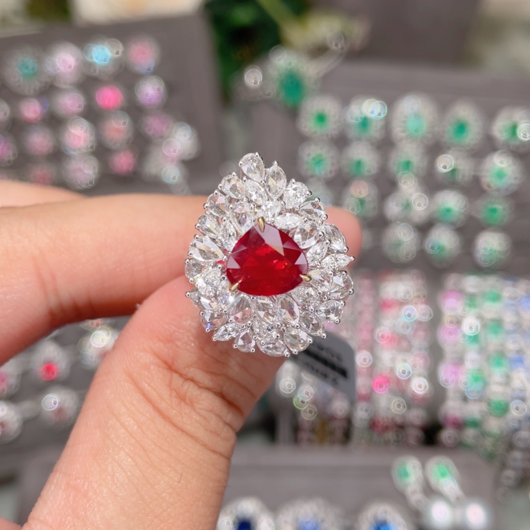 18K金镶嵌戒指红宝石2.07ct 无烧鸽血