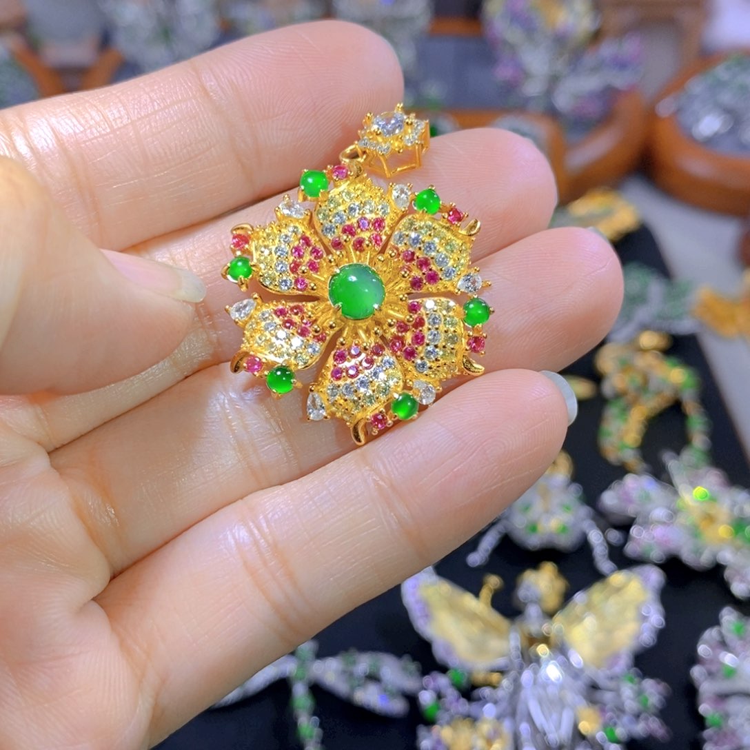 翡翠颈饰银S925镶嵌天然翡翠