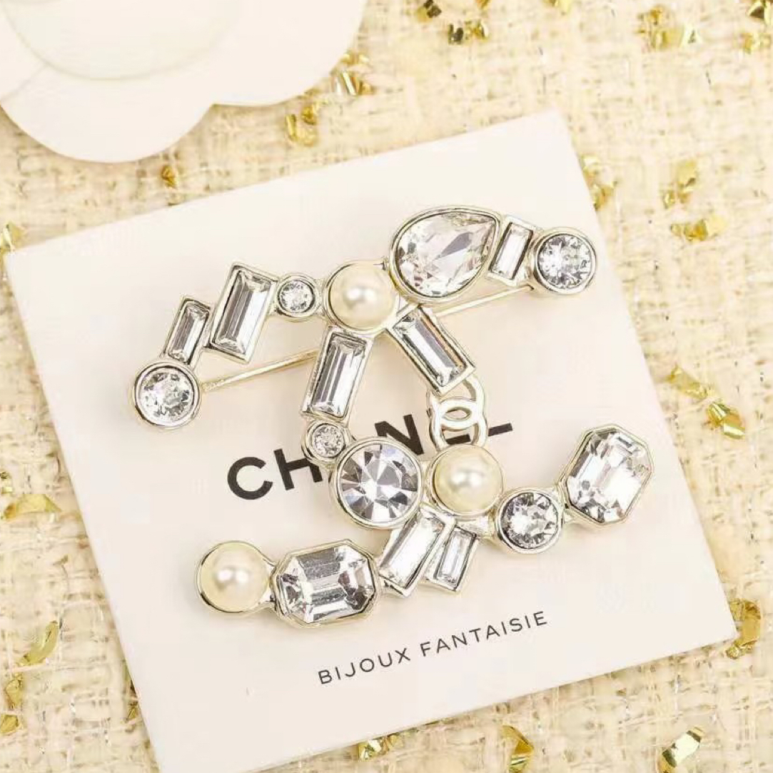 未使用 Chanel/香奈儿 香槟金满钻异形满钻双C胸针 22C/AA0482