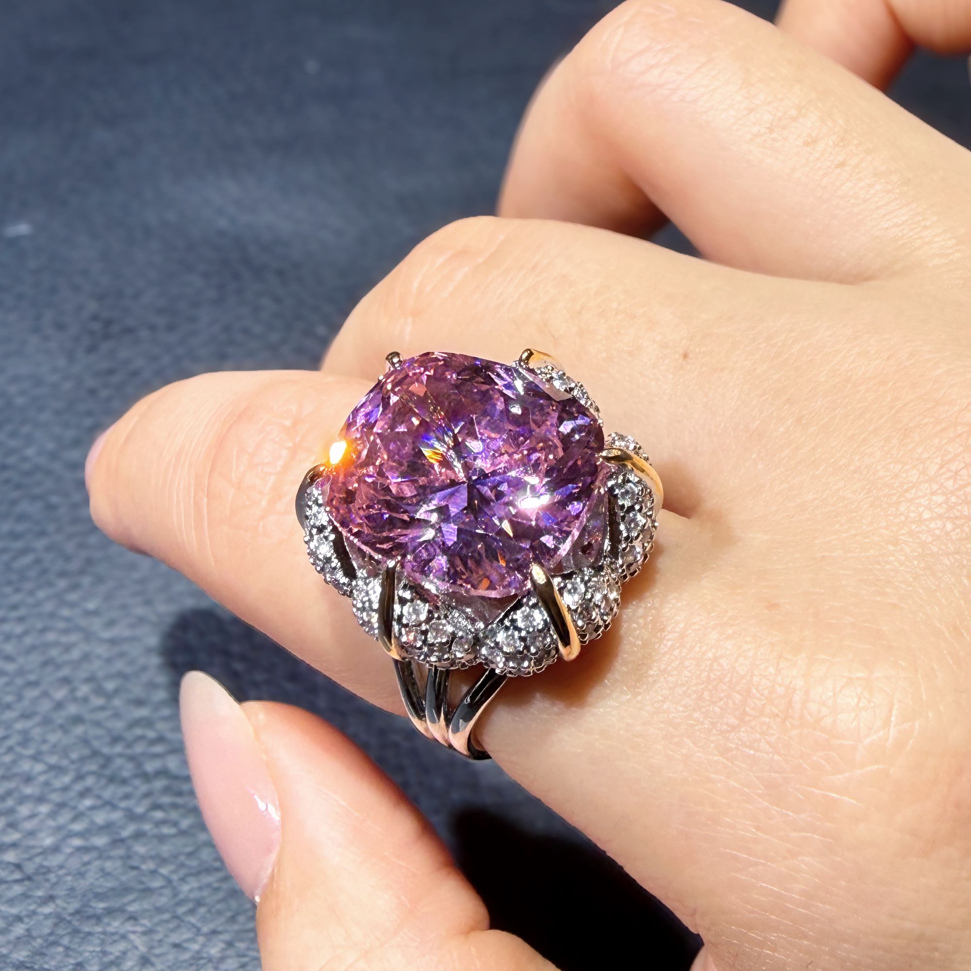 典藏轻奢-高精切粉紫色戒指YY-446