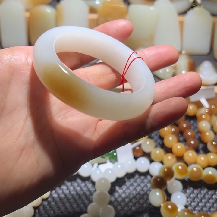 和田玉未镶嵌手镯