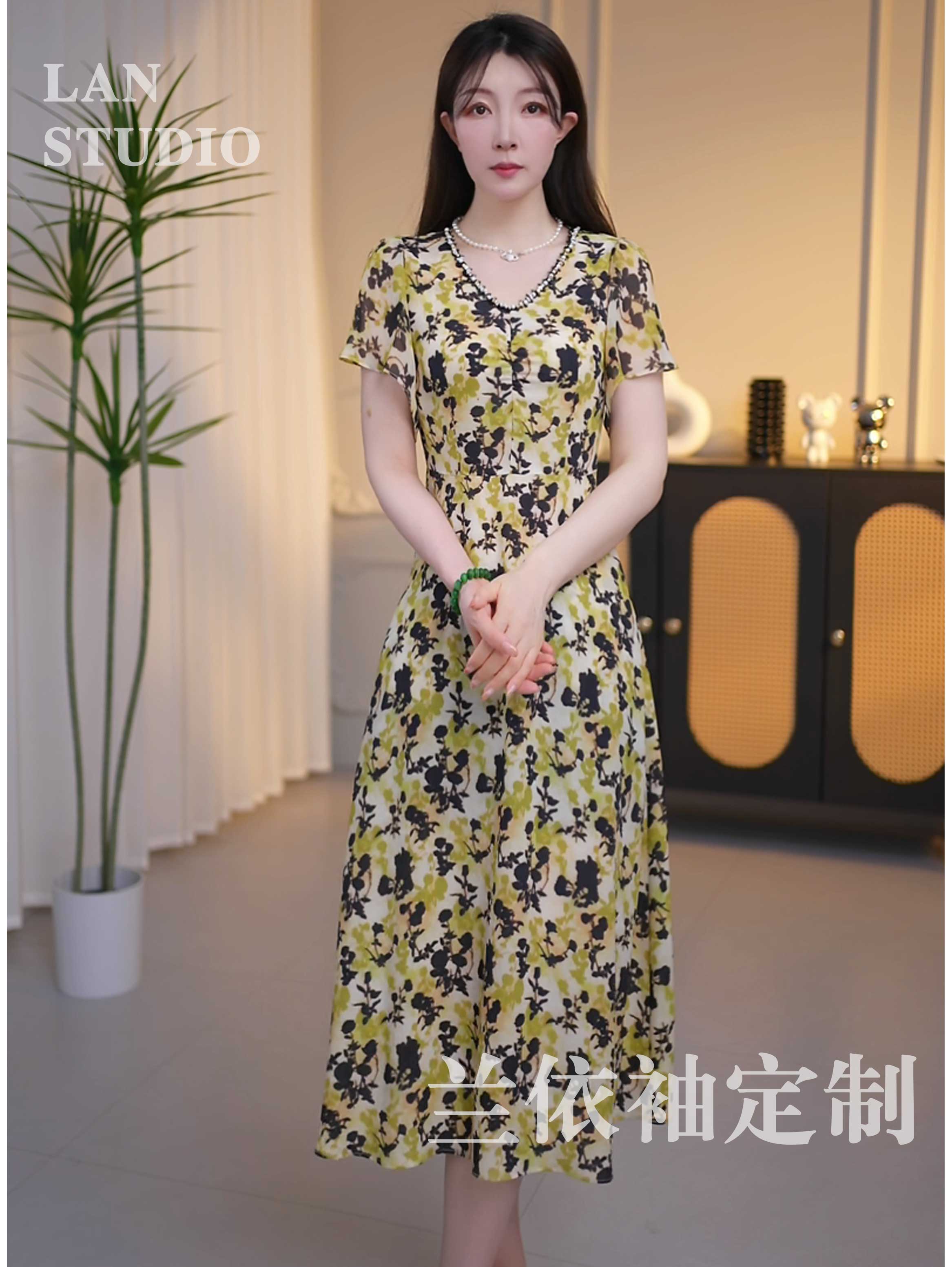 兰依袖-- 【现货清仓】 夏日晨光清新黄绿色碎花剪裁复古袖气质长裙