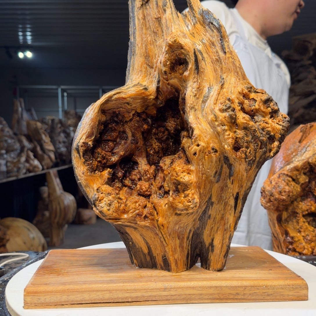 汀***赏木王一刀琥珀木摆件133