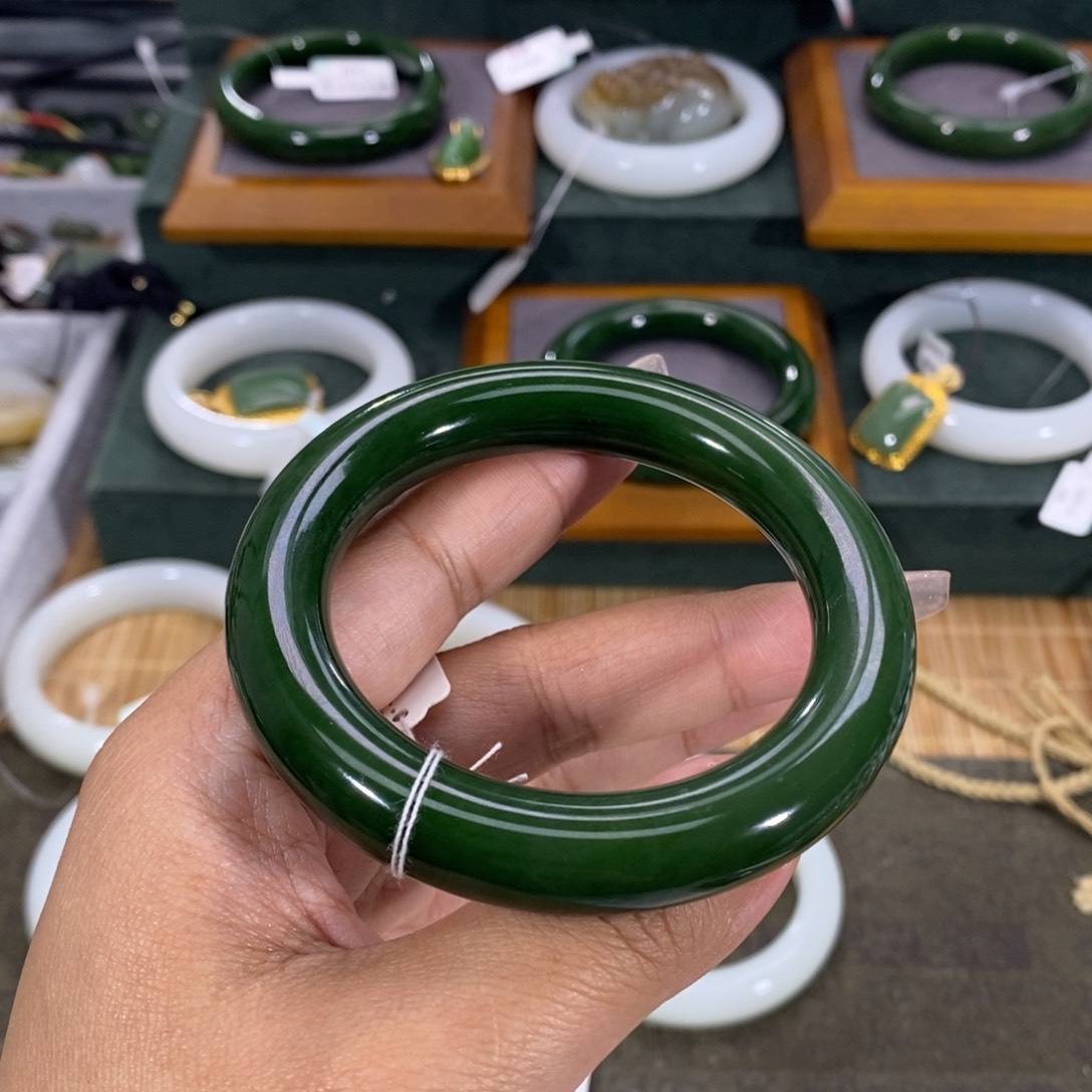 和田玉手镯未镶嵌輕****山