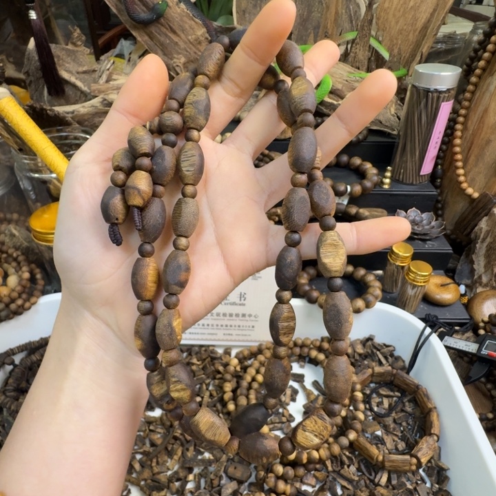 沉香碎屑沉香海南紫棋留疤1.0大29克➕沉香碎屑多样性