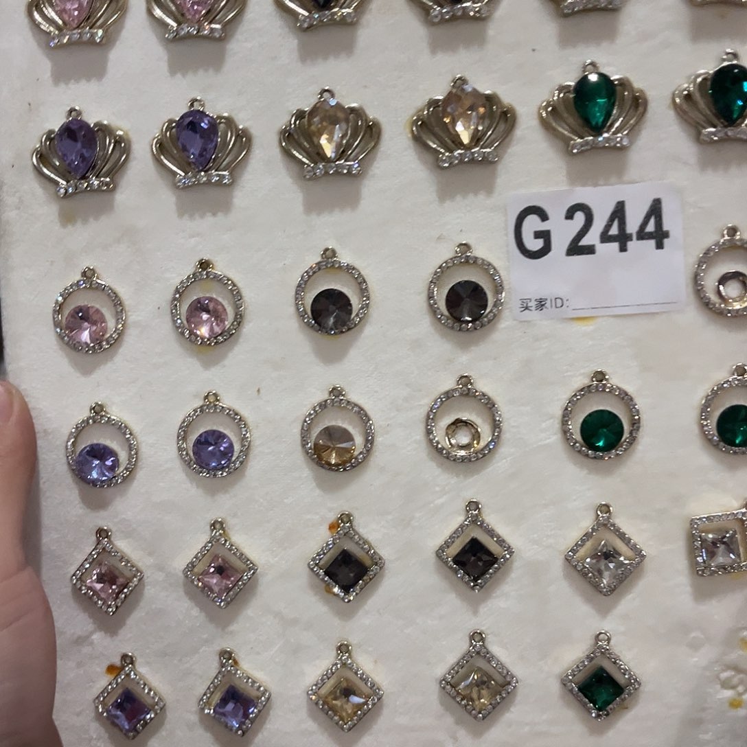 核***赫花丝近圆形和椭圆倒卵形互生于小女孩