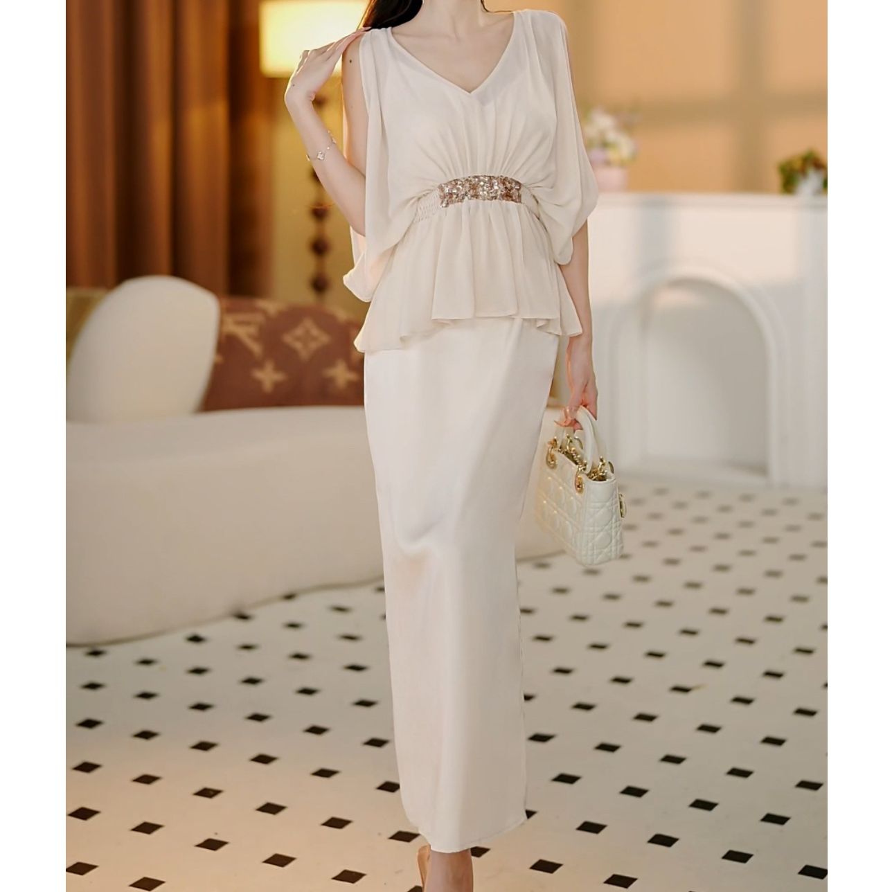 【爱妃】新款气质网纱缎面修身米白收腰吊带连衣裙-DJ10194