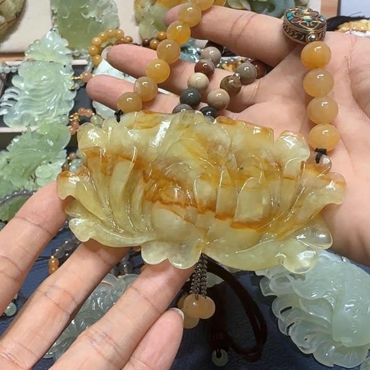 蛇纹石玉吊坠合金