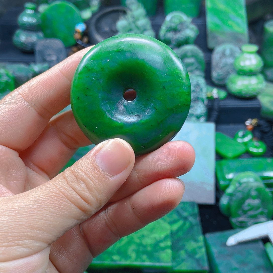 和田玉（碧玉）未镶嵌珠宝奇石