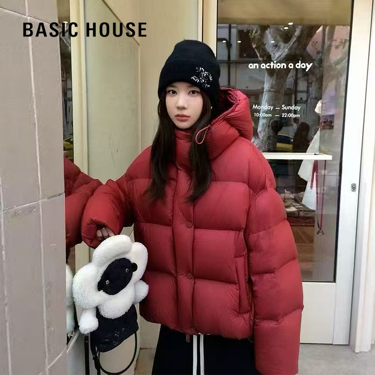 Basic House/百家好冬季女士时尚休闲百搭轻奢防风连帽短款羽绒服