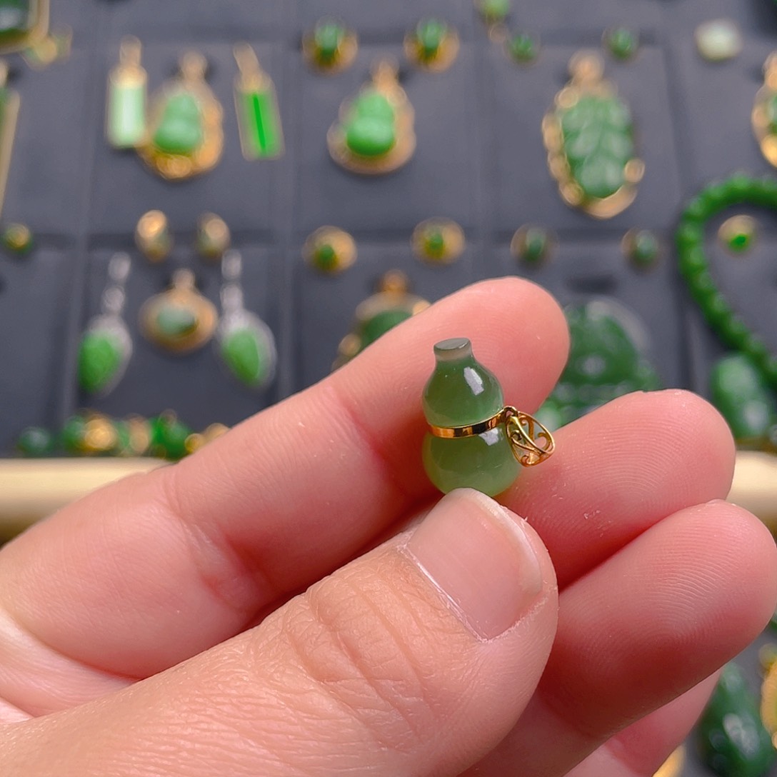 和田玉（碧玉）吊坠(不含链)18K金镶嵌480