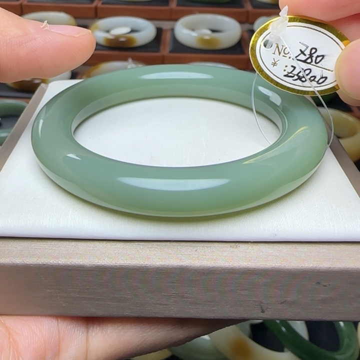 和田玉（碧玉）未镶嵌手镯