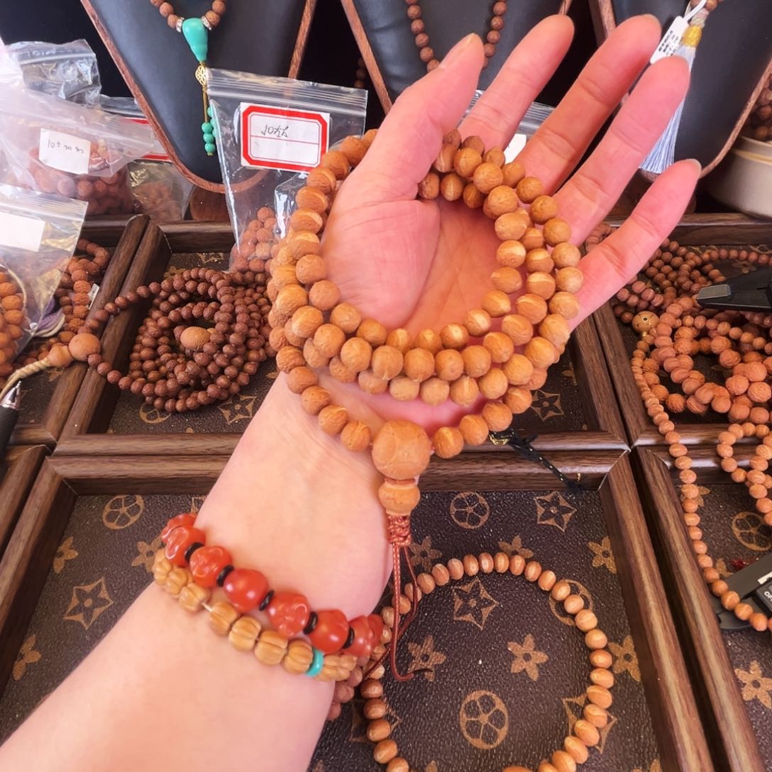 ﹎***凤眼菩提吊坠酸枣脖挂云端