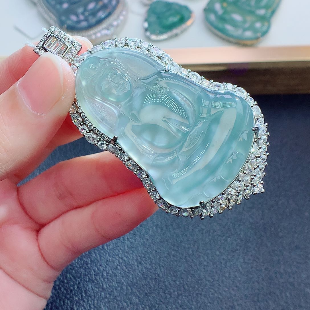 翡翠颈饰未镶嵌翡翠