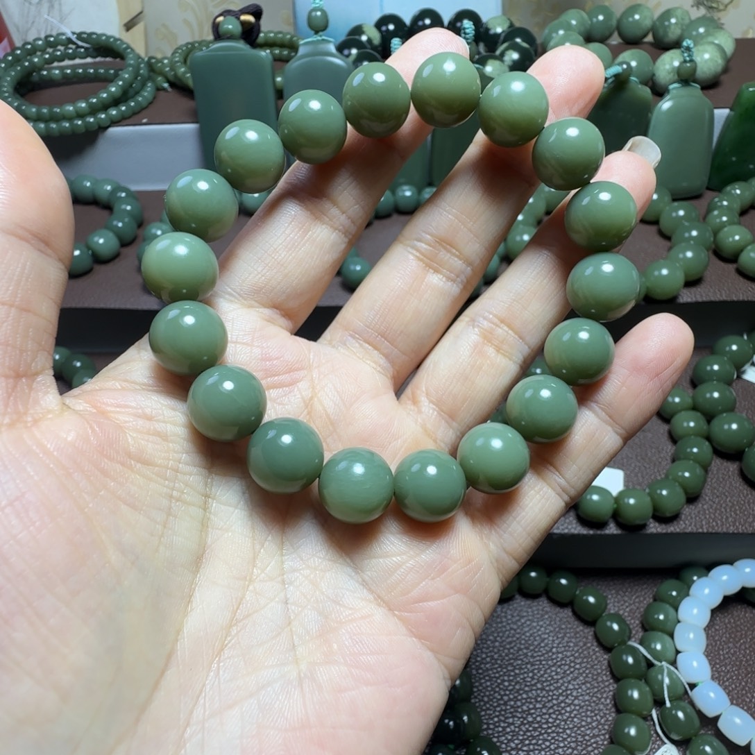 一***猫和田玉未镶嵌手串