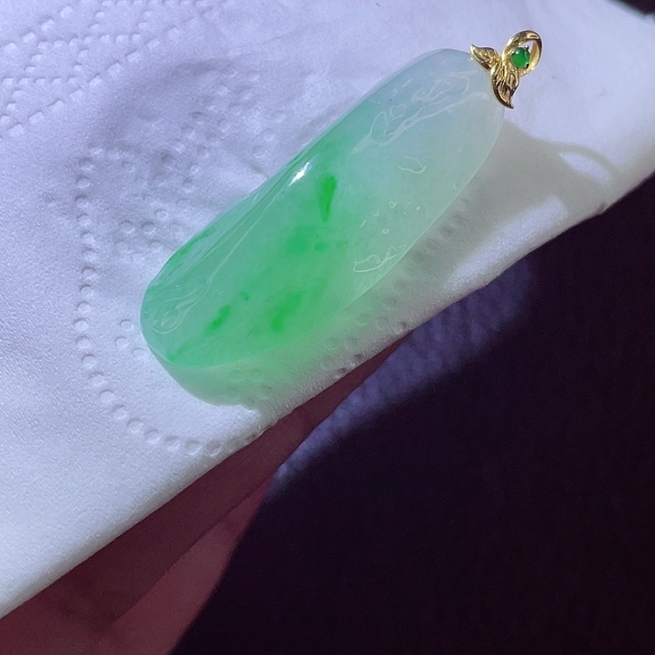 翡翠18K金镶嵌颈饰翡翠