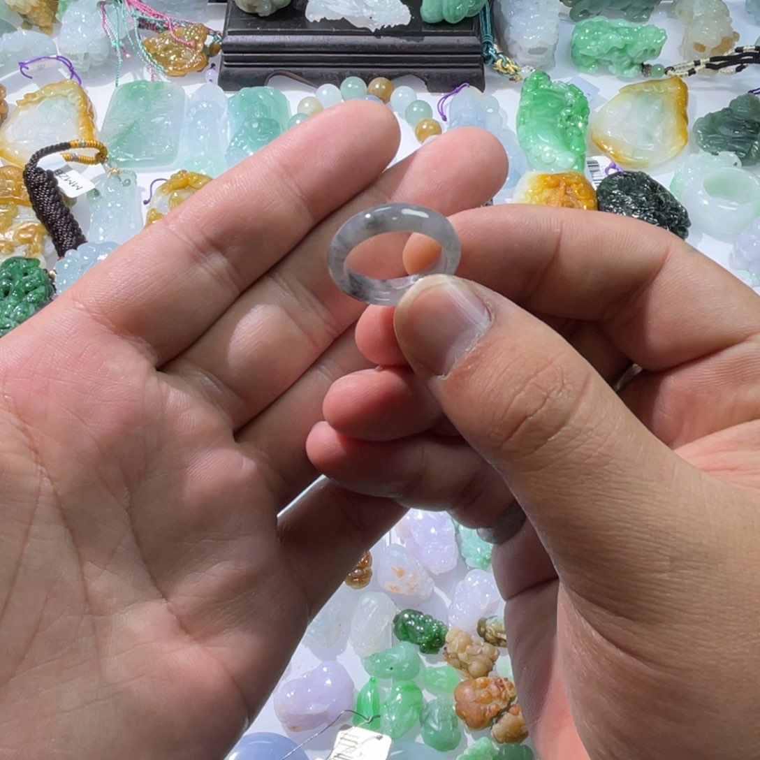 翡翠颈饰未镶嵌天然