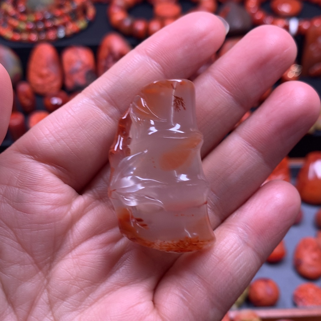 南红玛瑙吊坠未镶嵌