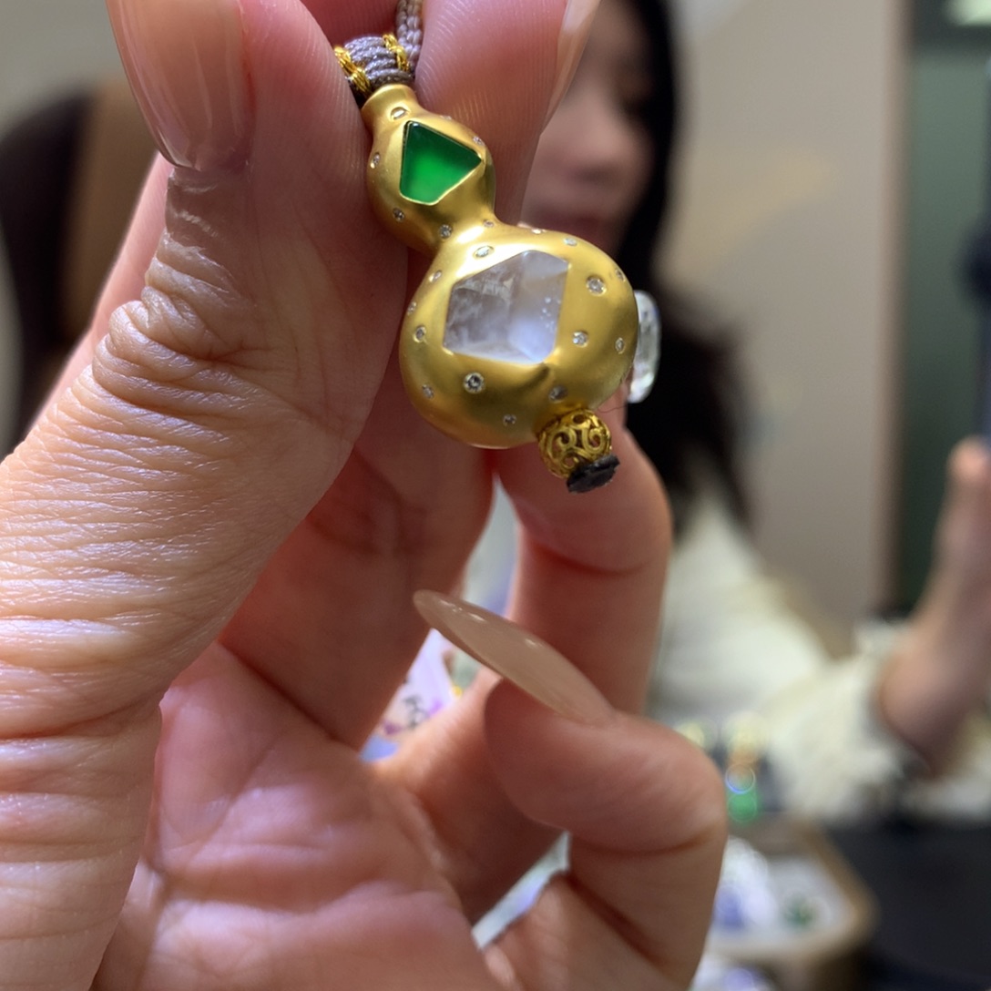 颈饰18K金镶嵌翡翠