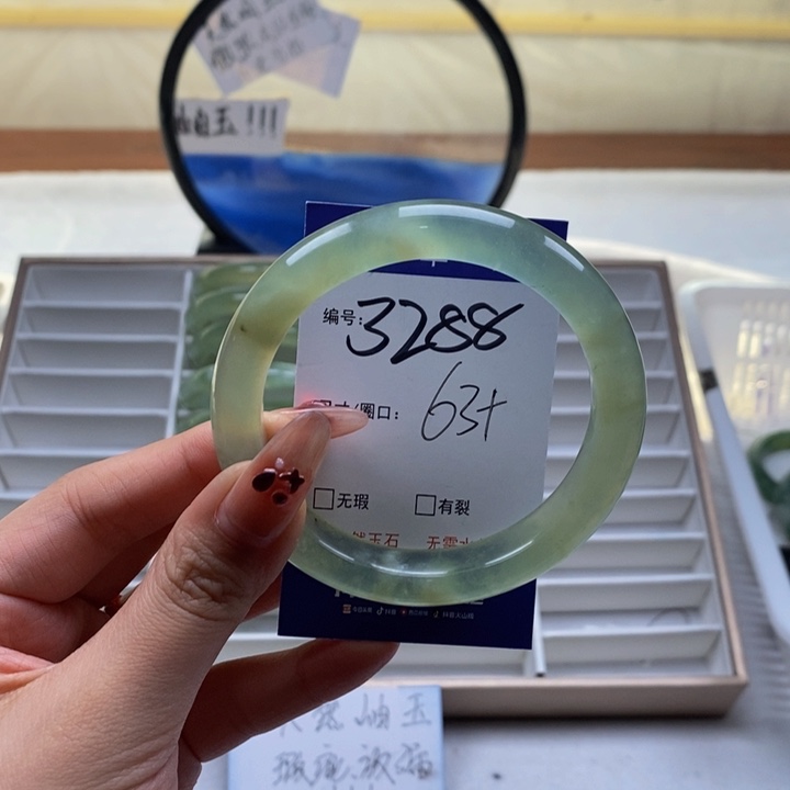 蛇纹石玉手镯未镶嵌