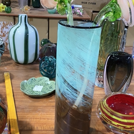 琉璃花瓶高35厘米口径9厘米