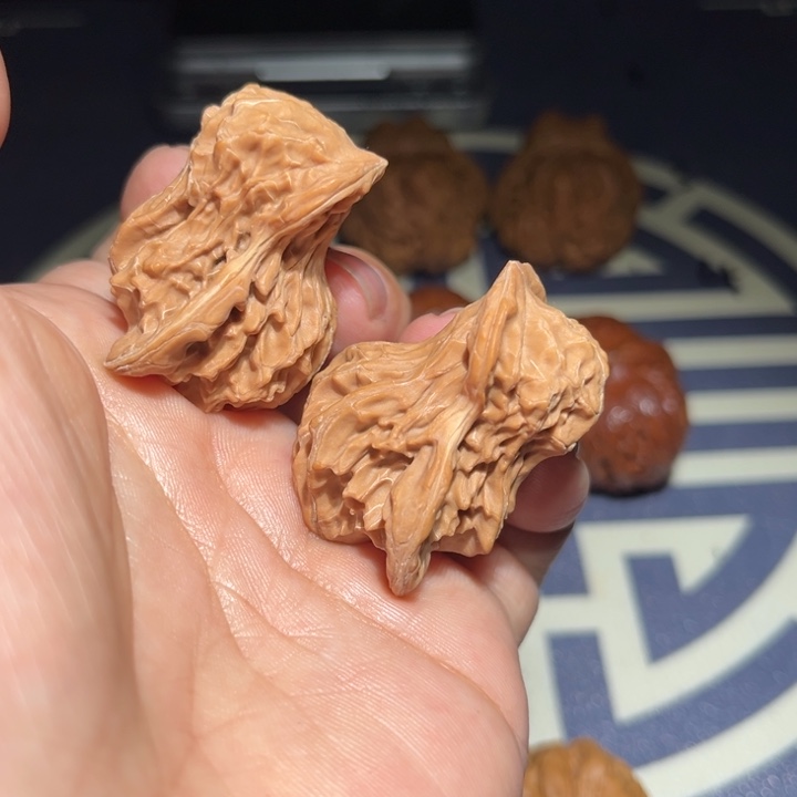 文玩核桃吊坠小鸟